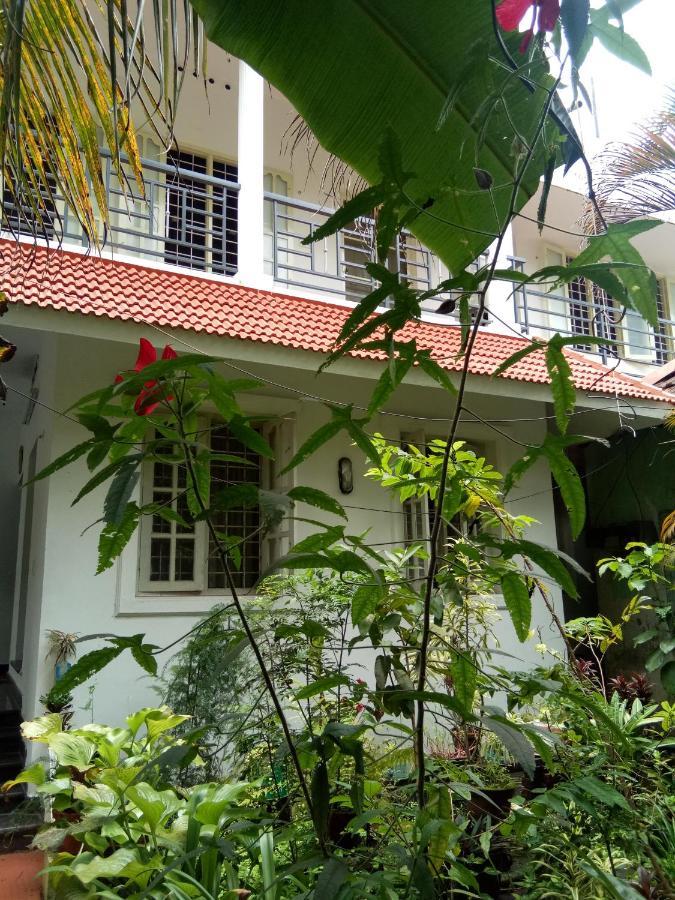Coconut Grove Apartment Kochi Exterior photo